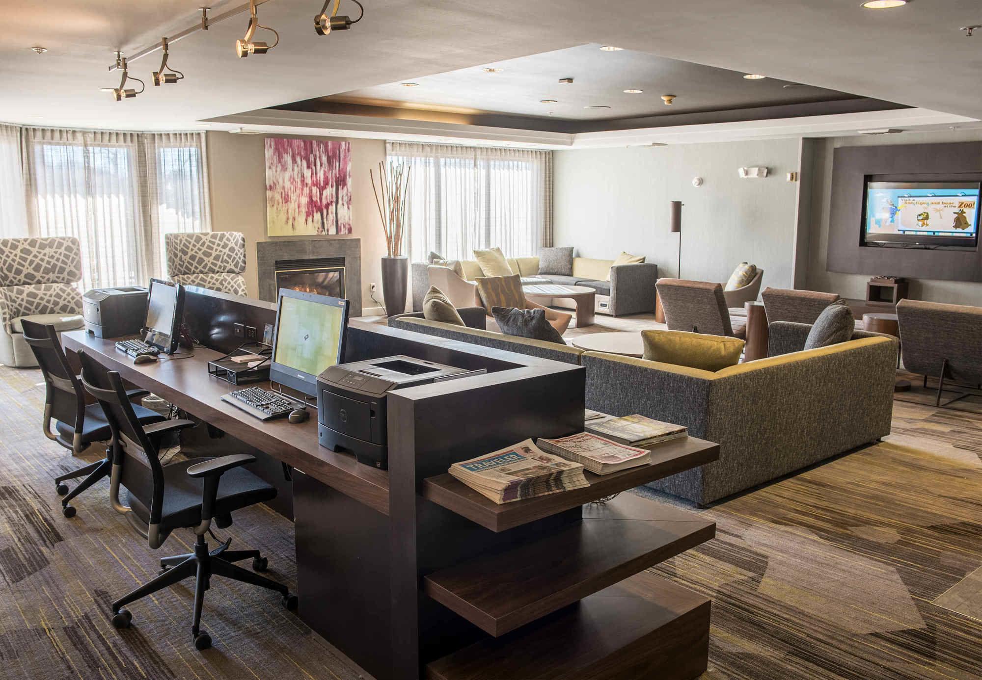Courtyard By Marriott Norwich Hotel Bagian luar foto