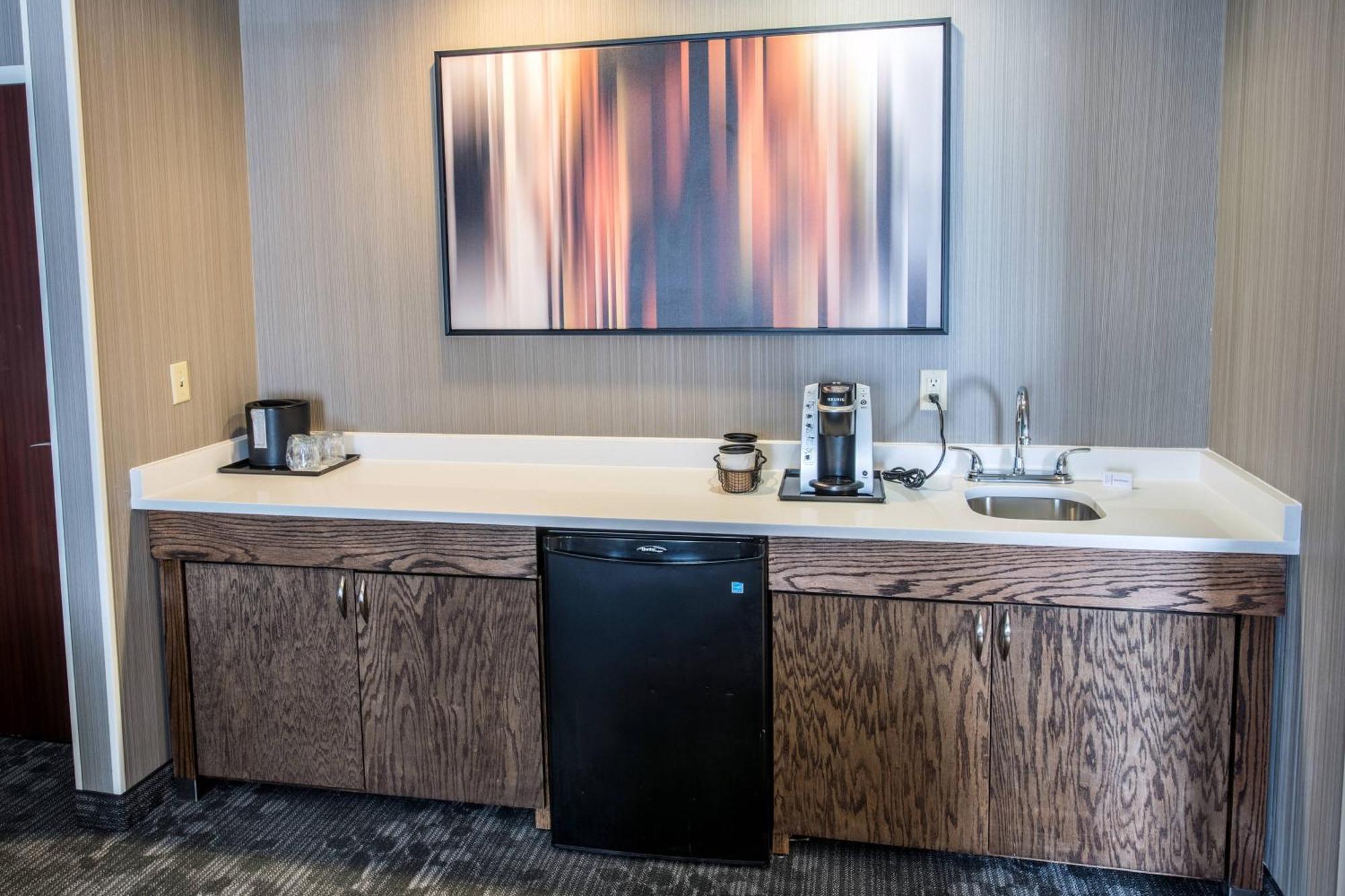 Courtyard By Marriott Norwich Hotel Bagian luar foto