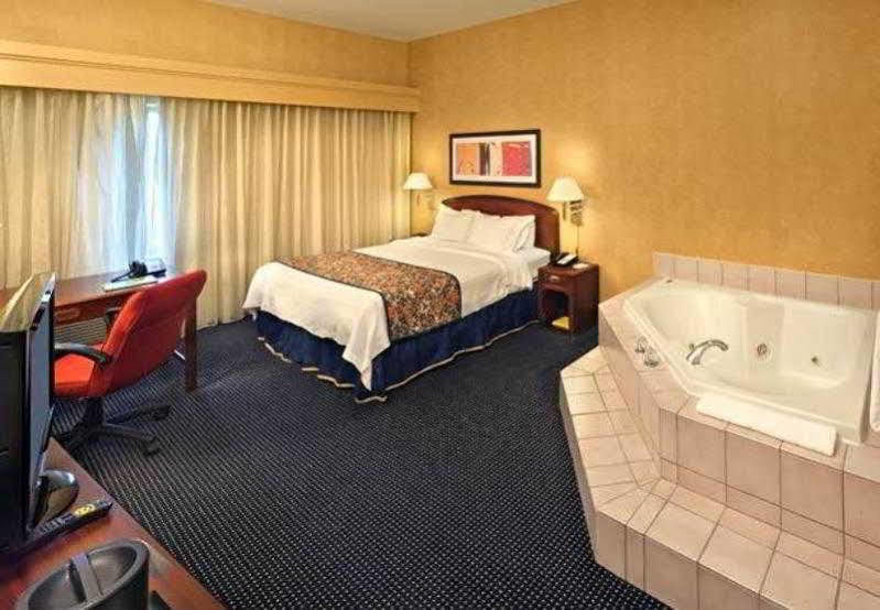 Courtyard By Marriott Norwich Hotel Bagian luar foto